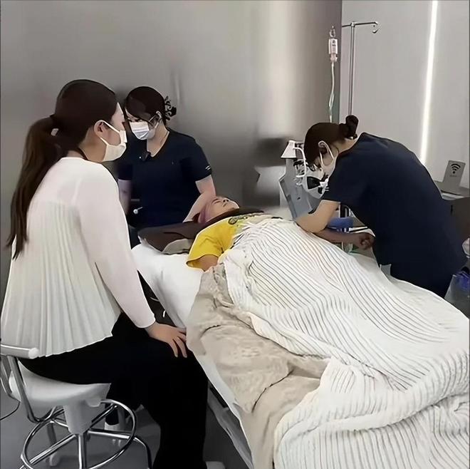 术曝光脸色发黑引发担忧金龟子美容很享受PG麻将胡了2试玩61岁王宁日本换血手(图15)